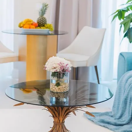 Naxi Apartahotel